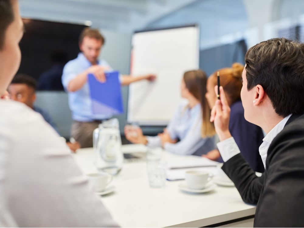 Why Choose English Communication Courses for Working Professionals?